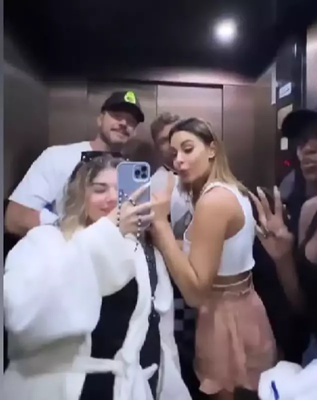 concurenti-splash-vedete-la-apa