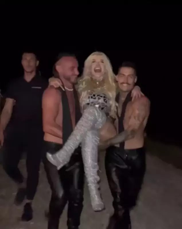 loredana-groza-carata-de-dansatori-7