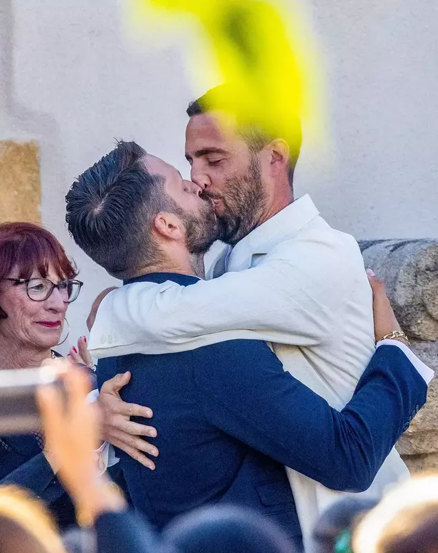 Mariage de Simon Porte Jacquemus et Marco Maestri à Charleval