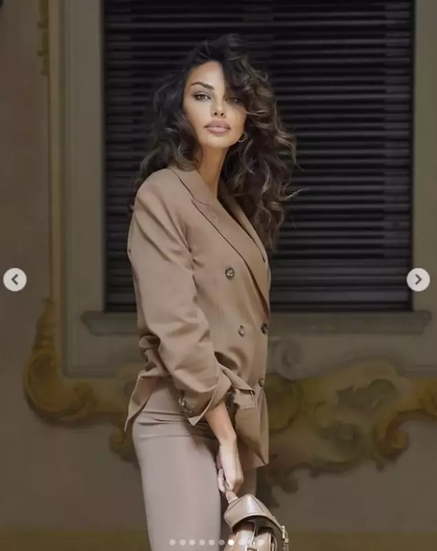 madalina-ghenea-in-colanti-la-milano-6