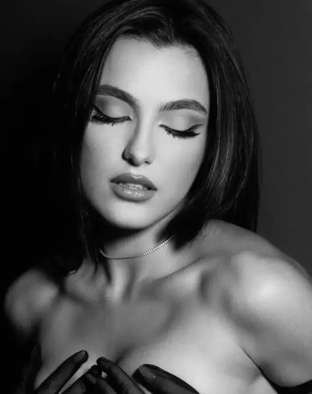 alexia-eram-fara-sutien-1