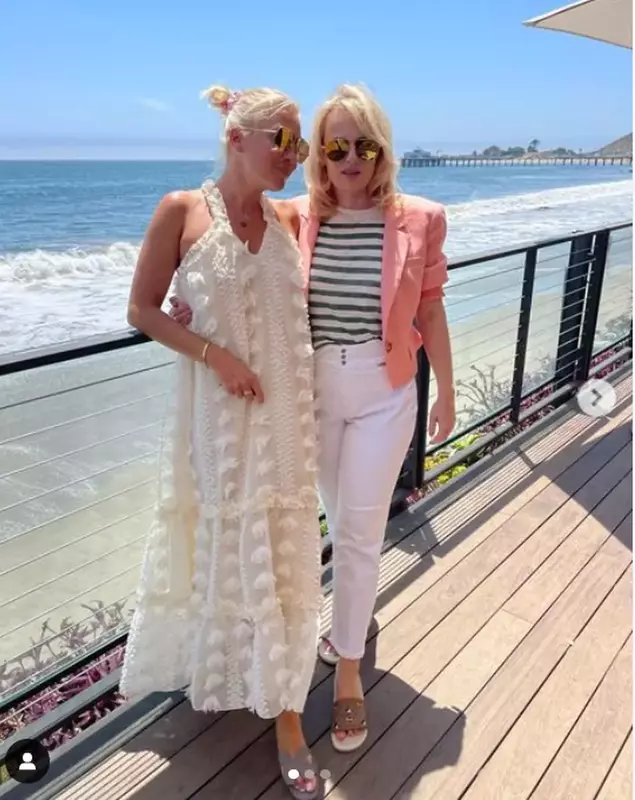 rebel-wilson-are-o-relatie-cu-ramona-agruma-3