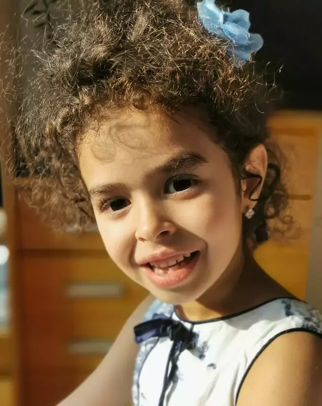 elena-fetita-adoptata-de-paula-seling-4