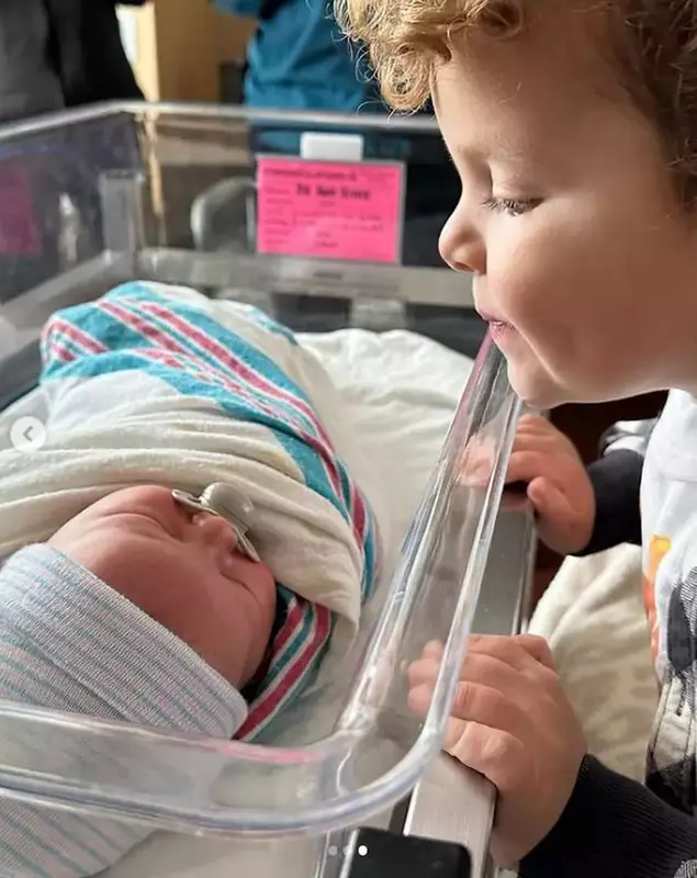 kasie-hunt-a-nascut-acasa-2