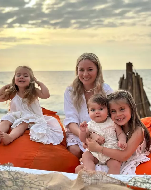 laura-cosoi-si-fetitele-sale-2