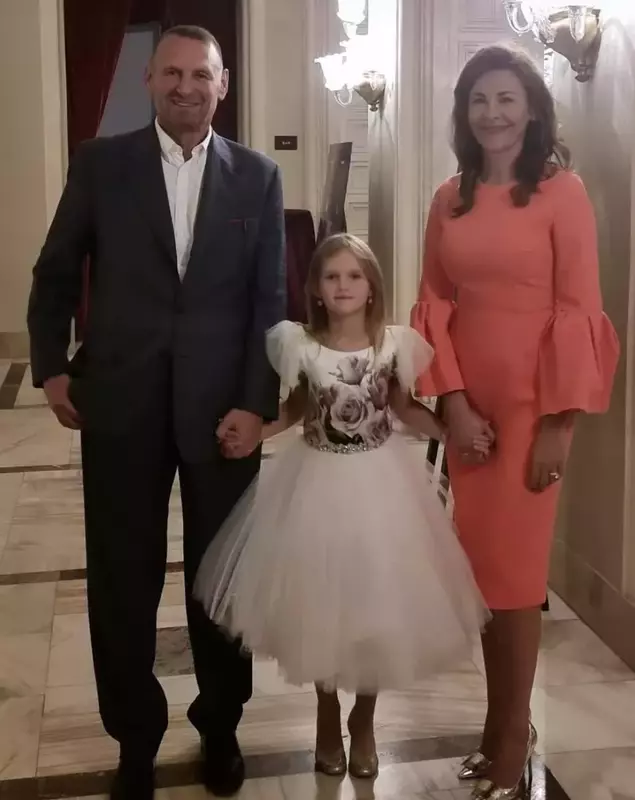 adina-alberts-viorel-catarama-si-fiica-lor-3