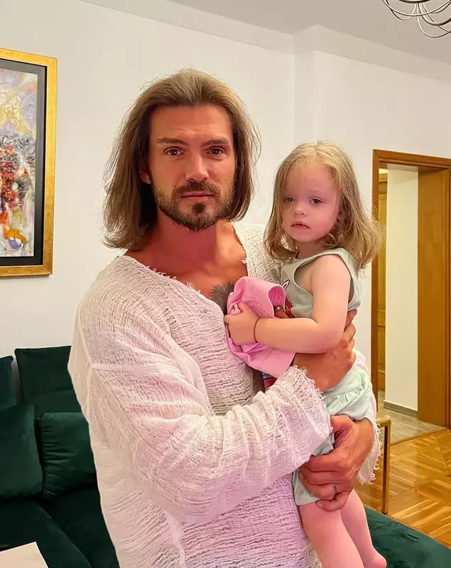 fetita-bogdan-vladau-2