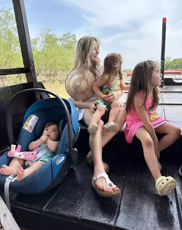 laura-cosoi-si-fetitele-5