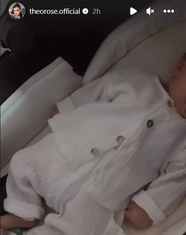 Imaginea postată de Theo Rose cu băiețelul ei. Cum l-a pozat chiar de dimineață vedeta pe Sasha