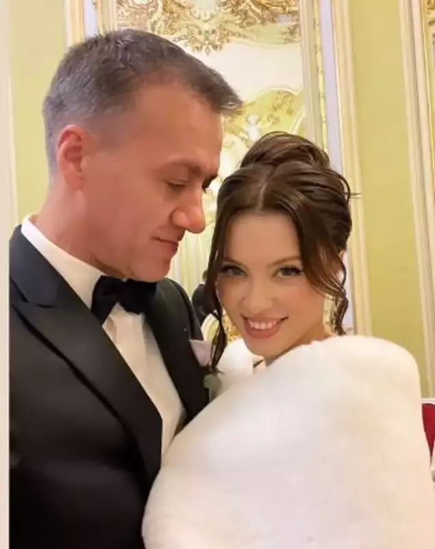 4000290227375024150875588820813490996495696n