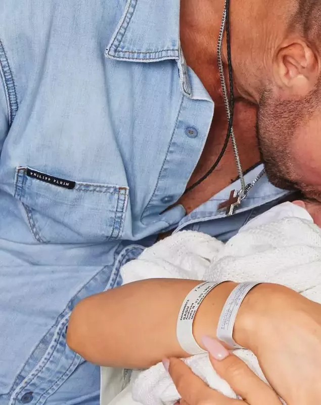 Andreea Sasu a născut (2)