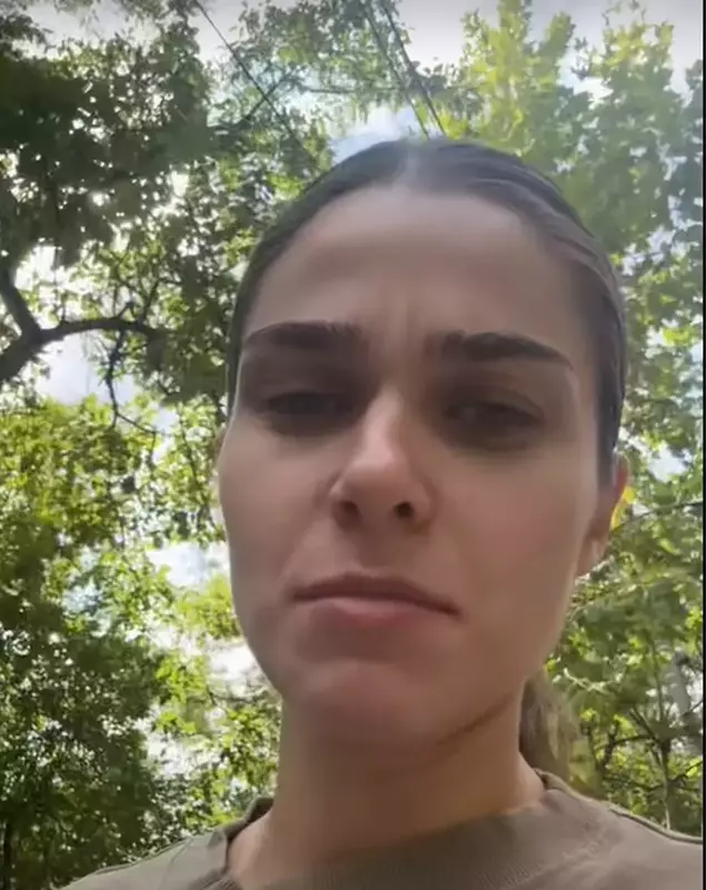 theo-rose-duminica-dimineata-la-biserica