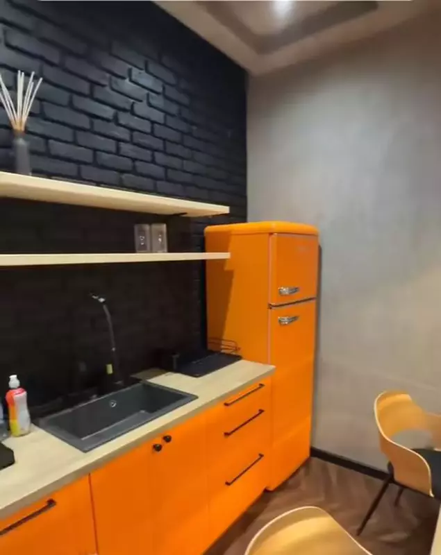 Imagini din apartamentul Loredanei Chivu (4)