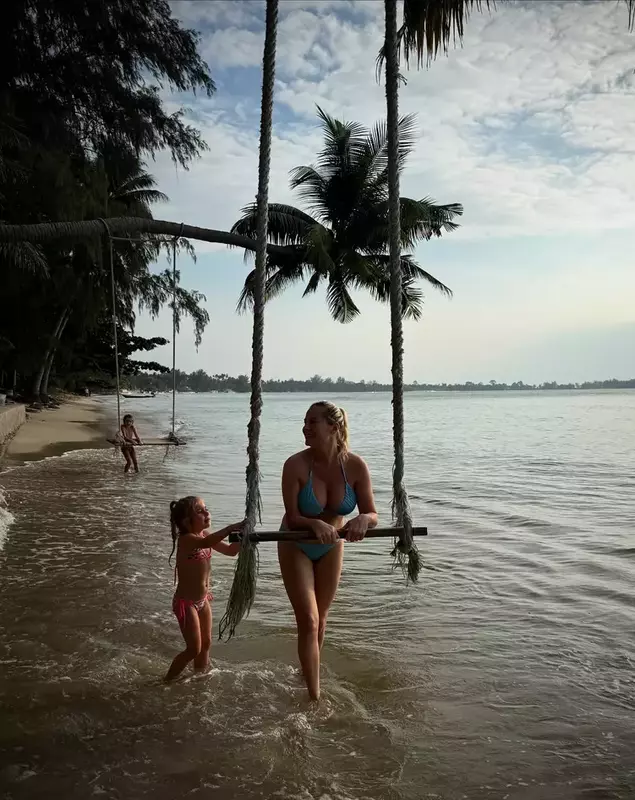 Laura Cosoi – vacanță în Thailanda (9)