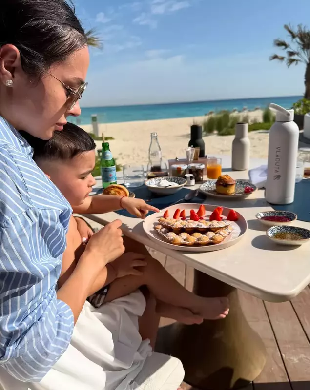 Vlăduța Lupău, vacanță Arabia Saudită (3)