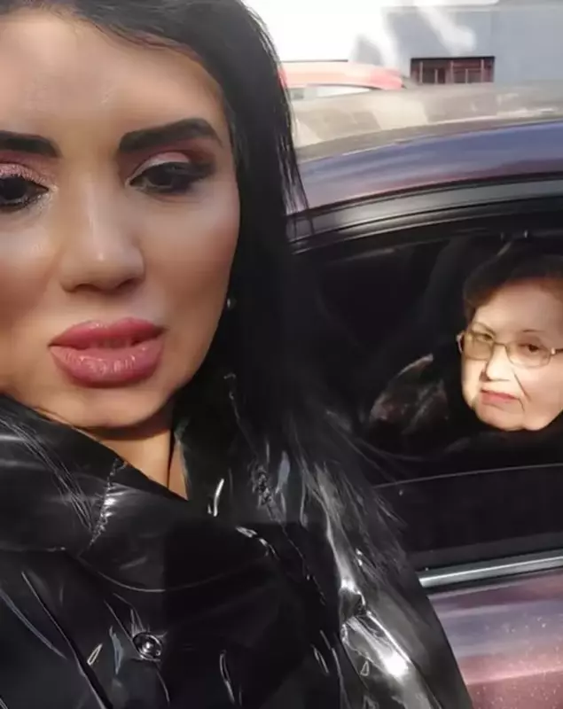 adriana bahmuteanu si mama ei in fata casei lui silviu prigoana