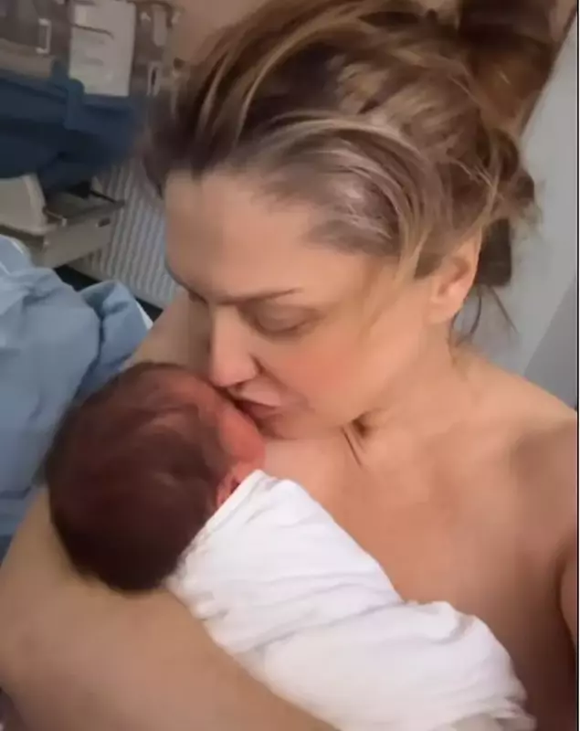 Cristina Cioran și fiul său (3)