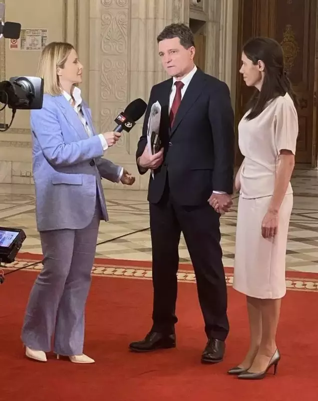 Mirabela Grădinaru rochie Andreea Raicu 1