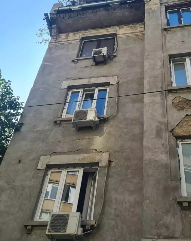 balcon-cazut-cladire-sector1-risc-seismic (1)