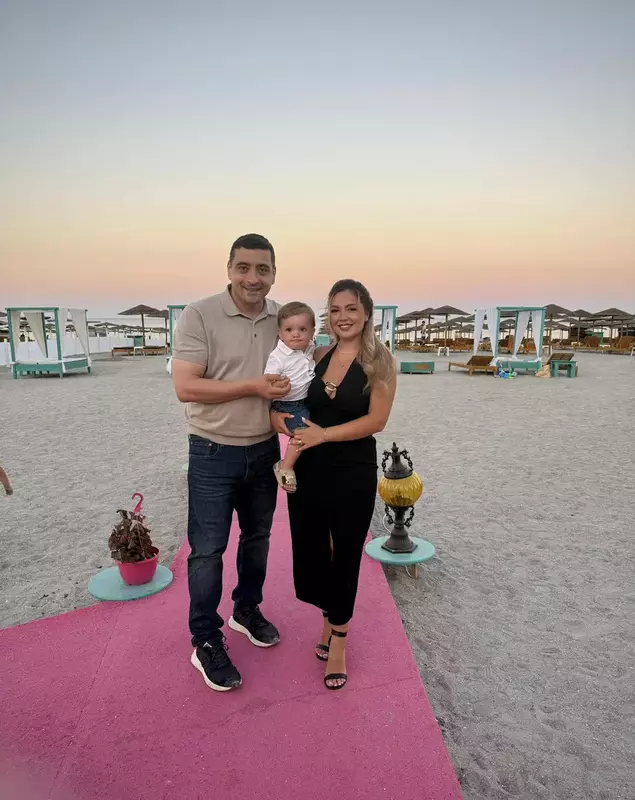 George Simion cu sotia si copilul la mare