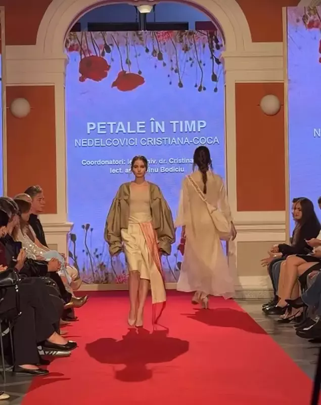 Irina Columbeanu defilează pe podium (1)