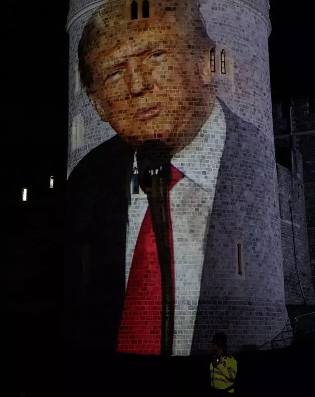 Windsor, UK. 16th September, 2025. Political campaign group Led By Donkeys project an image of Donald Trump onto Windsor Castle as US President Trump’s second state visit to the UK begins. Credit: Mark Kerrison/Alamy Live News