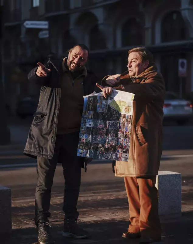 Regizorul Jesus del Cerro și Pavel Bartoș pe platourile de filmare de la „Crăciun cu Ramon”