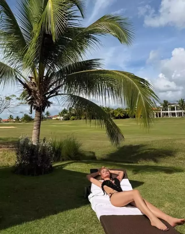 Anamaria Prodan in costum de baie in Republica Dominicana