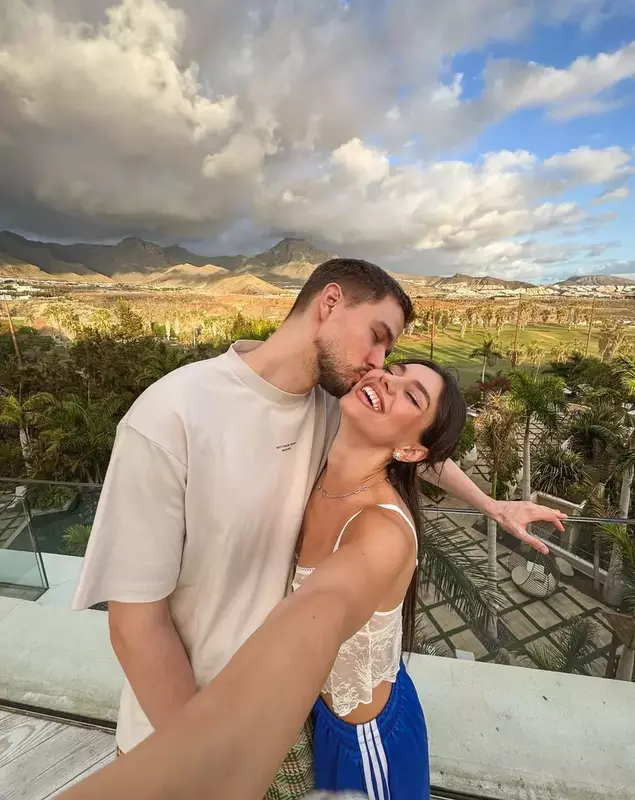 Mira și Levi Elekes s-au despărțit (7)