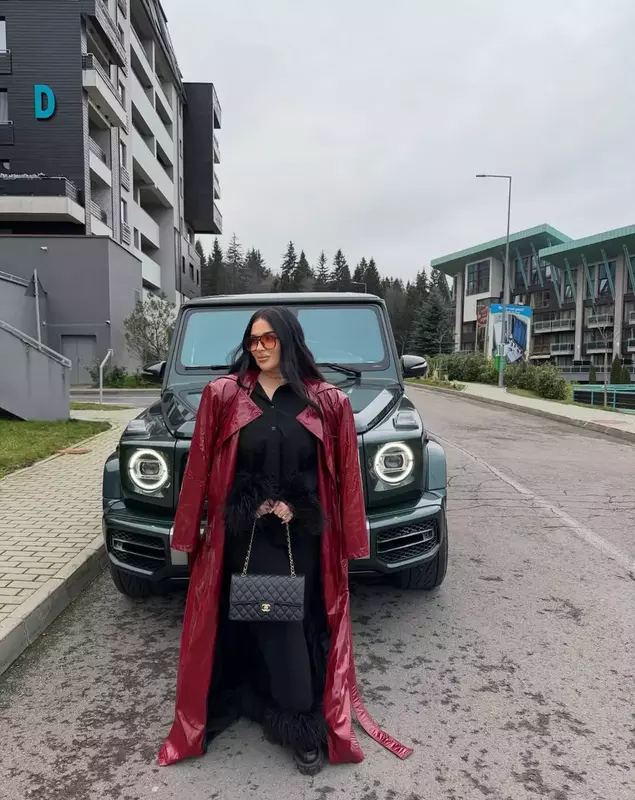 Oana Radu și mașina ei