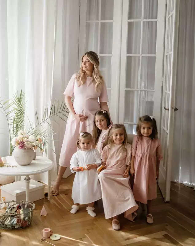 Laura Cosoi si fetitele ei