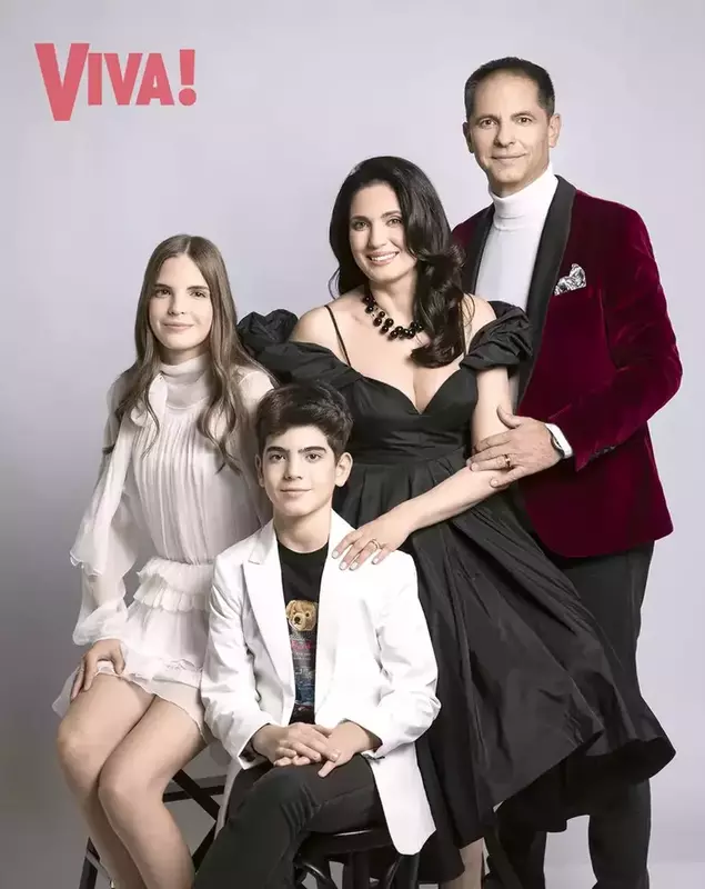 Dan Negru și familia sa