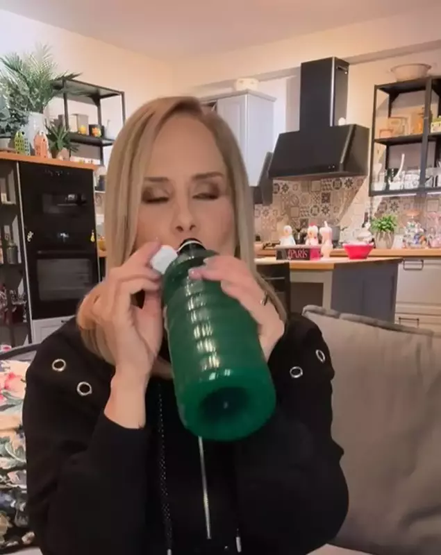 Mihaela Bilic – zeamă de varză (1)