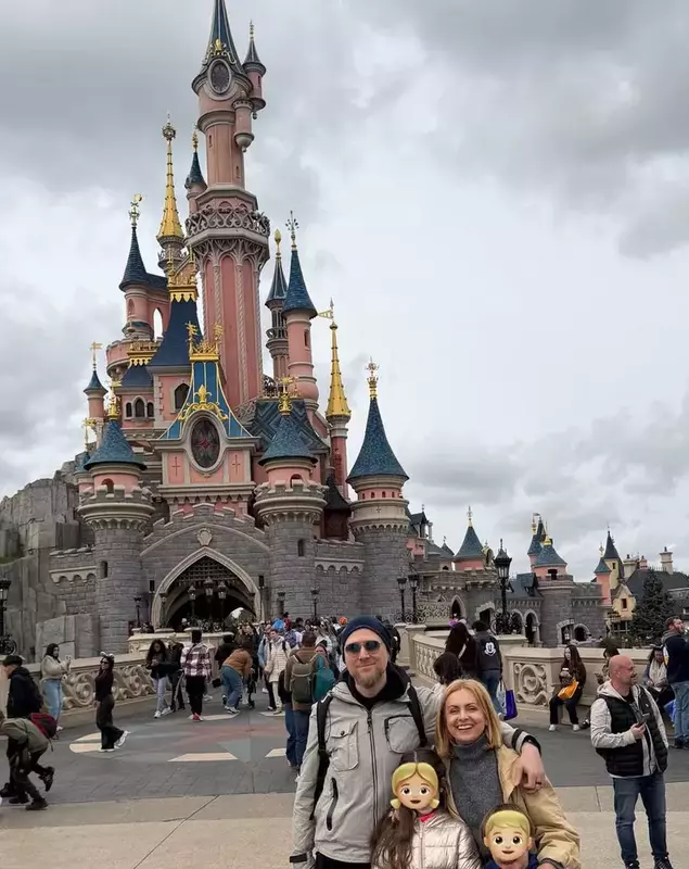 Simona Gherghe la Disneyland Paris cu familia