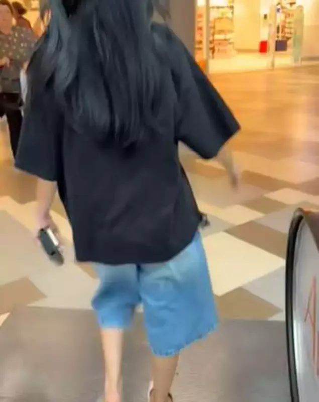 Andreea Tonciu in mall