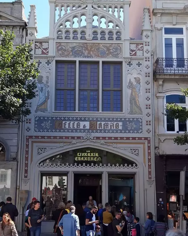 Exteriorul Livraria Lello, Porto, Portugalia. Foto: TripAdvisor
