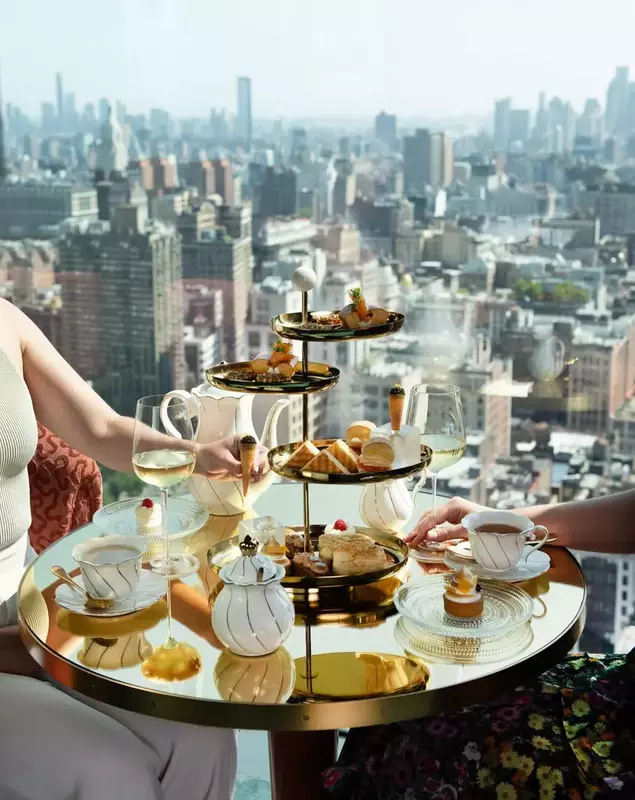 masa servită în partea de restaurant a barului Nubeluz din New York