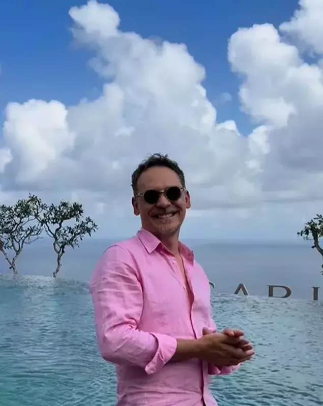 VIDEO Cu cine s-a întâlnit Răzvan Simion în vacanța din Bali: „Total la întâmplare”. Prezentatorul e în luna de miere cu Daliana Răducan