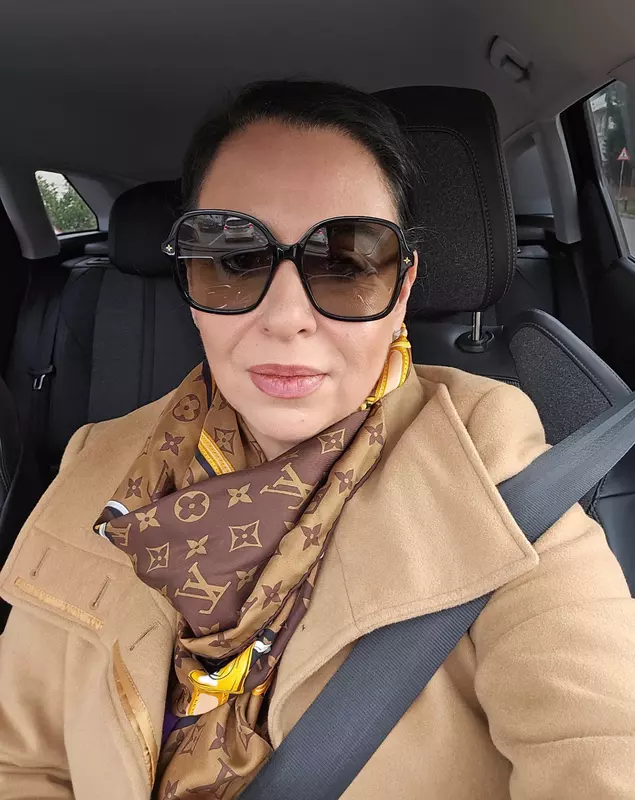 Oana Roman in masina
