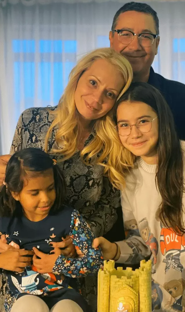 Fetele Dacianei Sârbu și ale lui Victor Ponta (3)