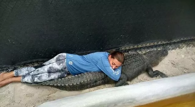 Gabby Scampone, îmblănzitoarea de aligatori din Florida