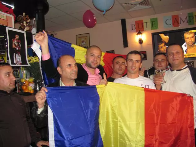 hai_bute_la_bar_la_pechea__fanii_lui_s-au_strans_.jpg