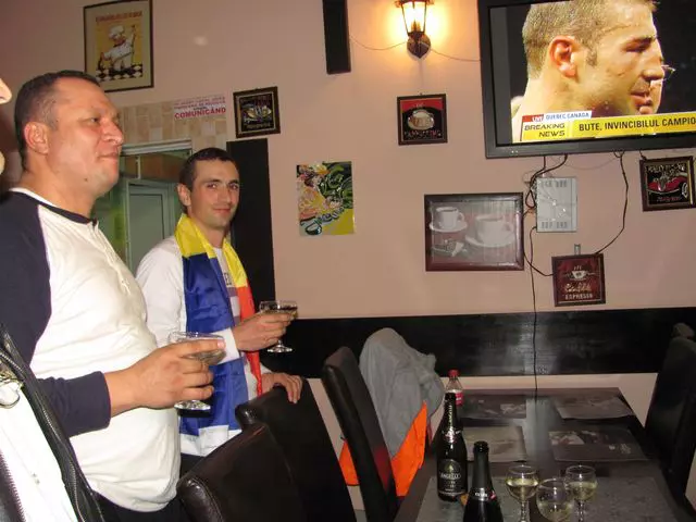 imediat_dupa_victorie_inchina_in_cinstea_lui_bute_la_bar.jpg