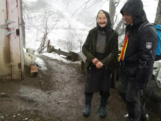 Cătunul din Munții Cernei unde se ajunge cu scara. (8)