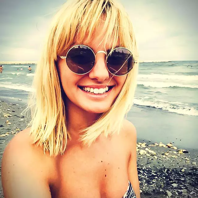 Boss unga boysunuvchisini belbog bilan sikdi