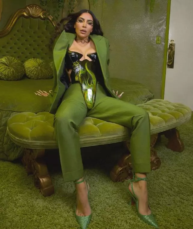 kim kardashian si amina muaddi 3