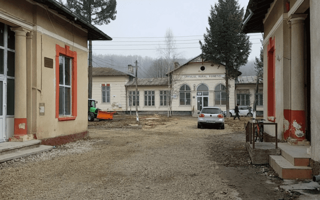 Bătrân dus cu căruța la spital în Dâmbovița (2)