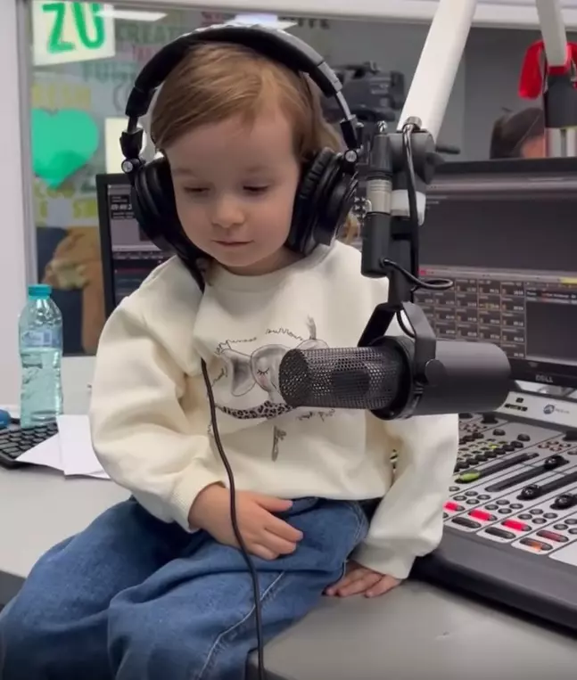 fata-cea-mica-a-lui-mihai-morar-la-radio-1