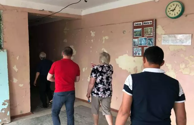 Școala din Aluatu nu a fost reparată din 1988