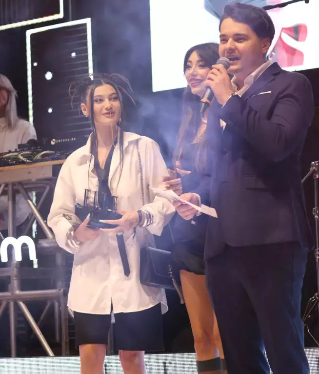 erika isac selly si iubtia smaranda stirbu la elle style awards 2024